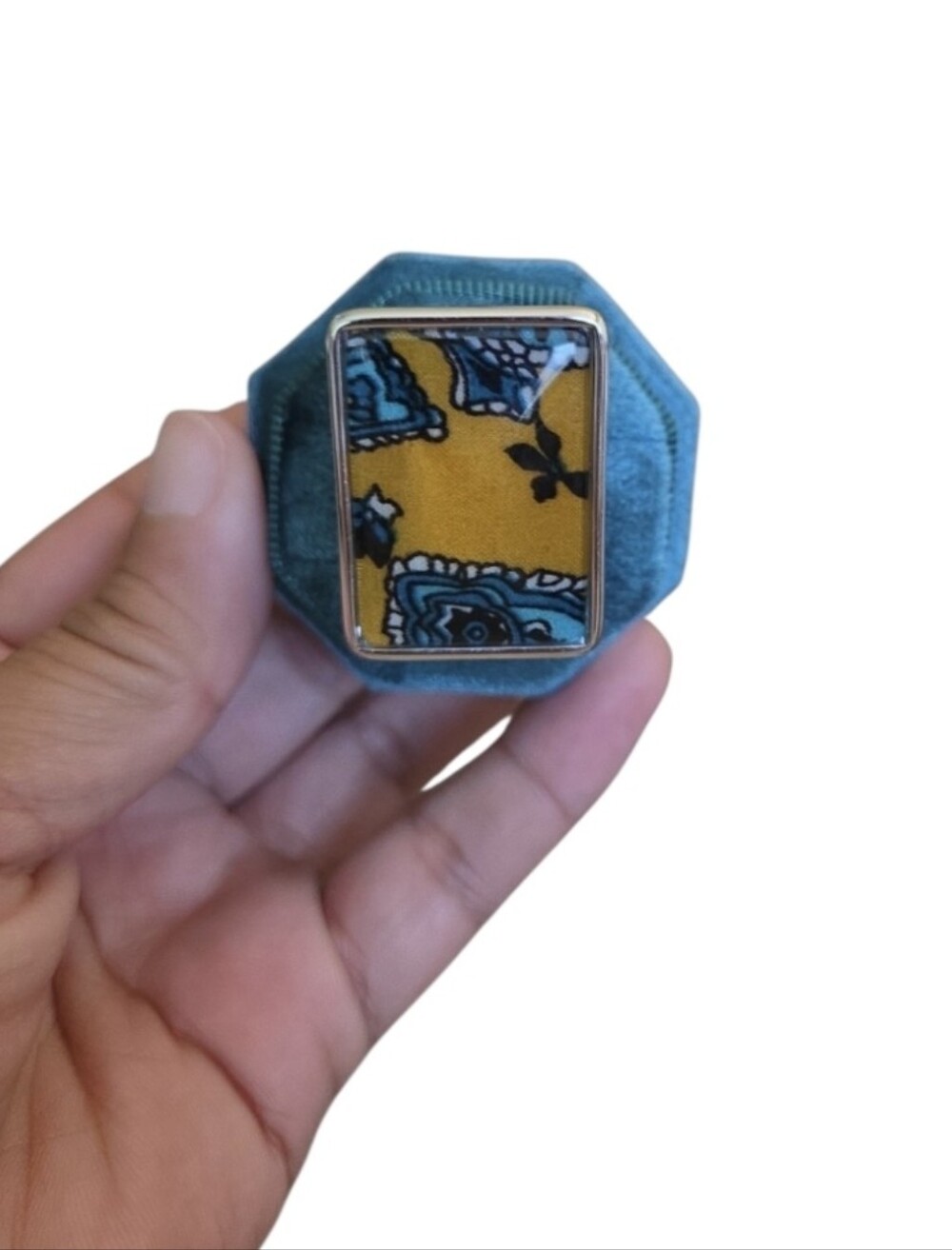Vintage Size 6 Silver Toned Plastic Yellow Blue Rectangle Ring